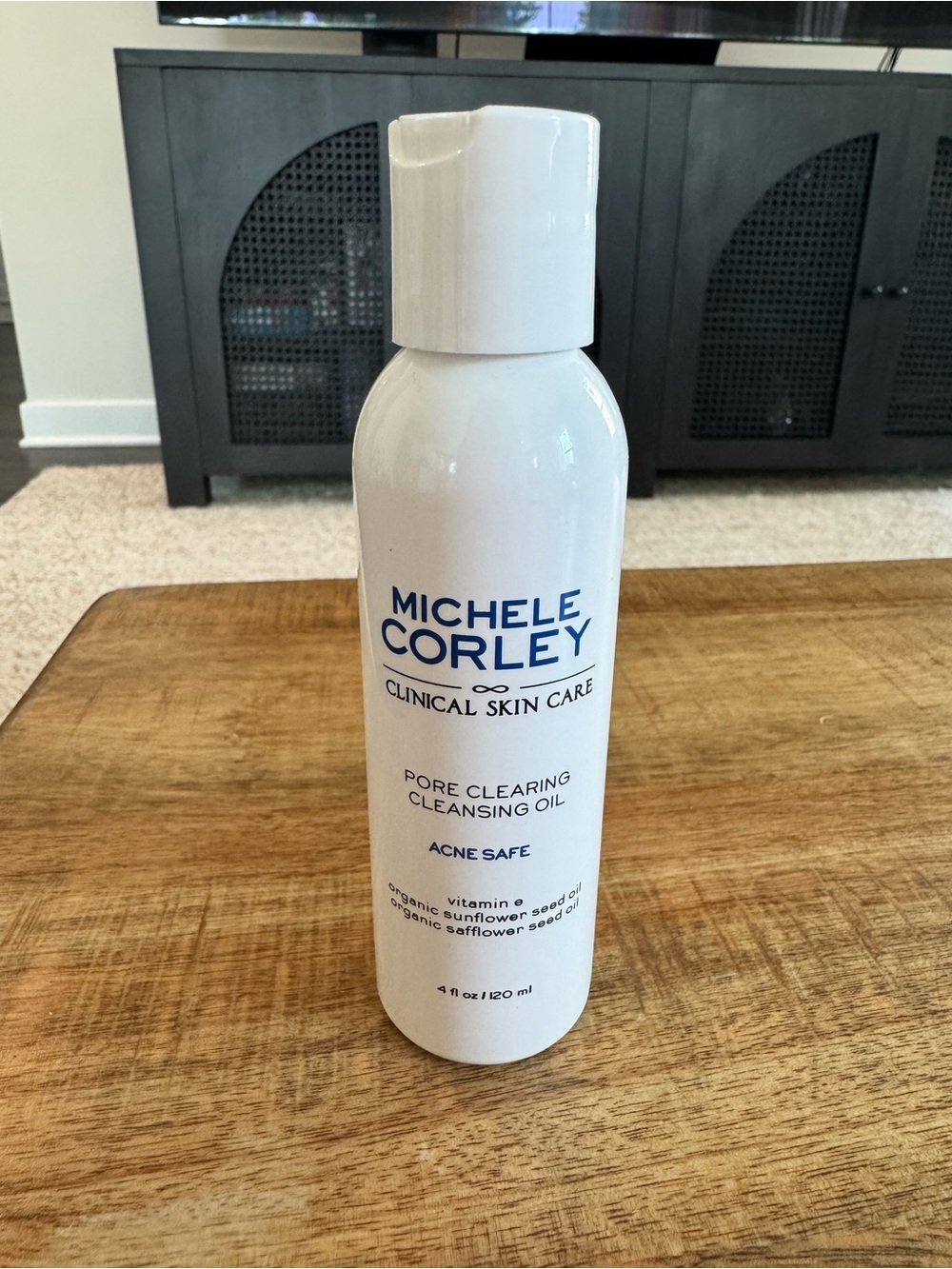 Pore Clearing Cleansing Oil – White